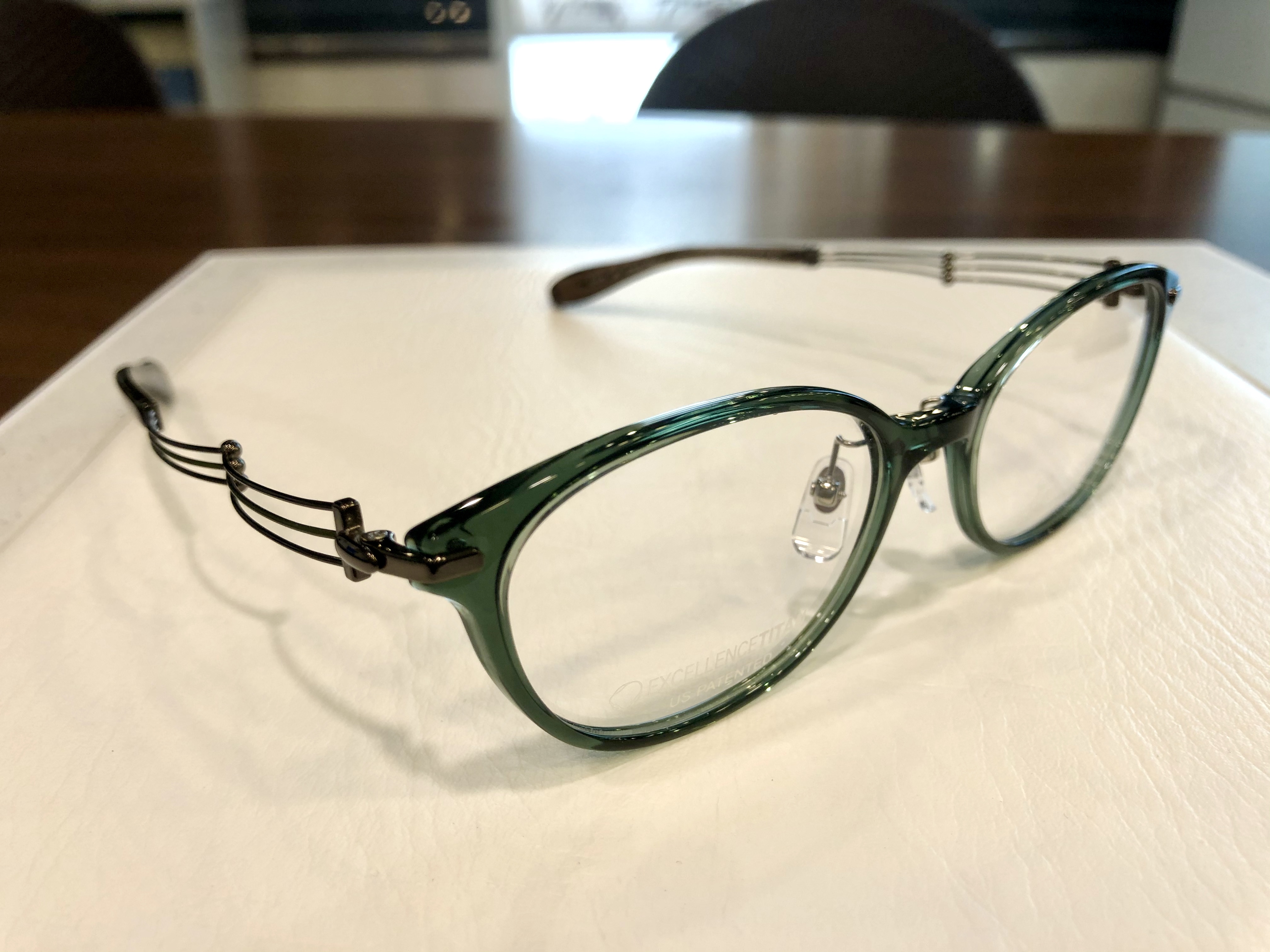 手元作業時の眼と身体の負担を軽減するメガネ！「Line Art CHARMANT